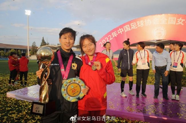 第21分钟，阿森纳前场精彩配合，厄德高右路禁区低射偏出远门柱。